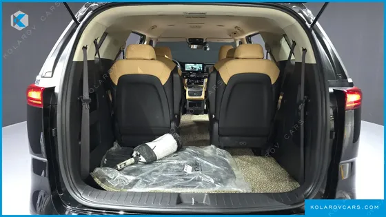 KIA CARNIVAL GASOLINE 9-SEATER PRESTIGE