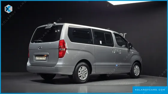 HYUNDAI STAREX VAN 5-SEATER