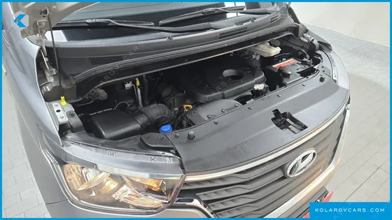 HYUNDAI STAREX VAN 5-SEATER