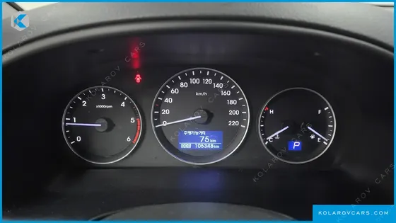 HYUNDAI STAREX VAN 5-SEATER