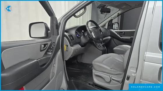 HYUNDAI STAREX VAN 5-SEATER