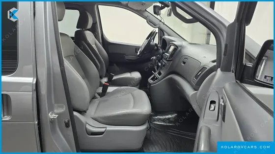 HYUNDAI STAREX VAN 5-SEATER