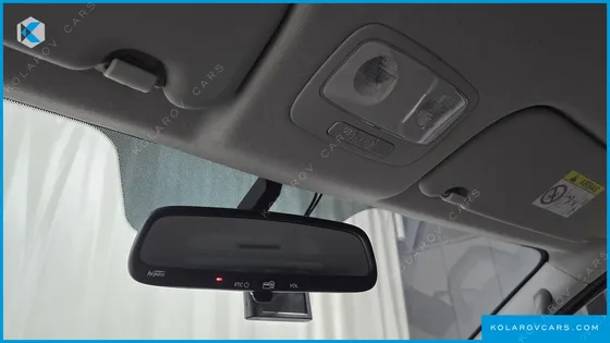 HYUNDAI STAREX VAN 5-SEATER