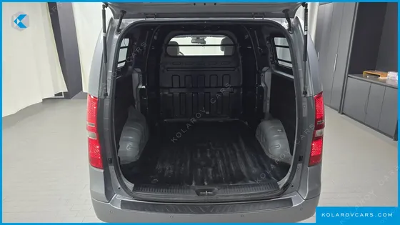 HYUNDAI STAREX VAN 5-SEATER