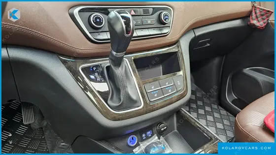 HYUNDAI STAREX 4WD URBAN 9-SEATER
