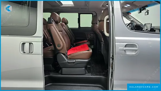 HYUNDAI STAREX 4WD URBAN 9-SEATER