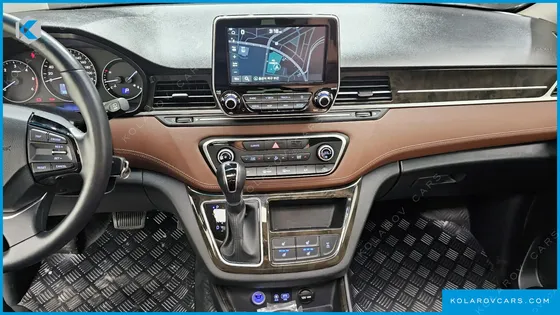 HYUNDAI STAREX 4WD URBAN 9-SEATER
