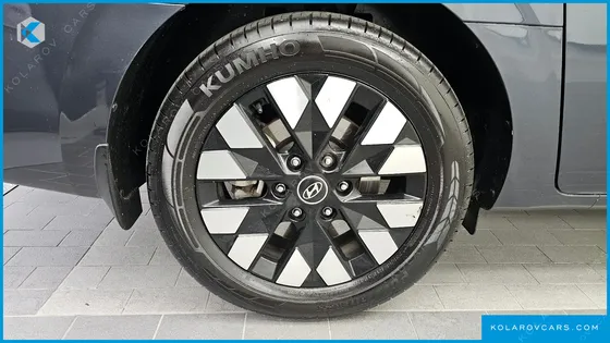 HYUNDAI STARIA 4WD LOUNGE 9-SEATER