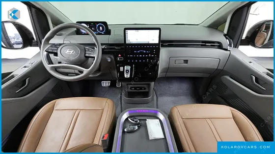 HYUNDAI STARIA 4WD LOUNGE 9-SEATER