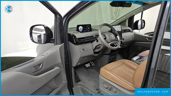 HYUNDAI STARIA 4WD LOUNGE 9-SEATER