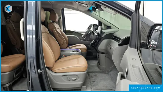 HYUNDAI STARIA 4WD LOUNGE 9-SEATER