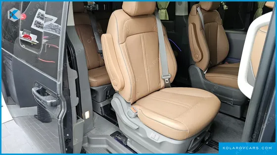 HYUNDAI STARIA 4WD LOUNGE 9-SEATER