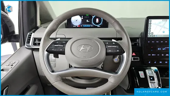 HYUNDAI STARIA 4WD LOUNGE 9-SEATER