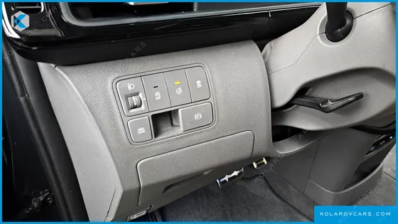 HYUNDAI STARIA 4WD LOUNGE 9-SEATER