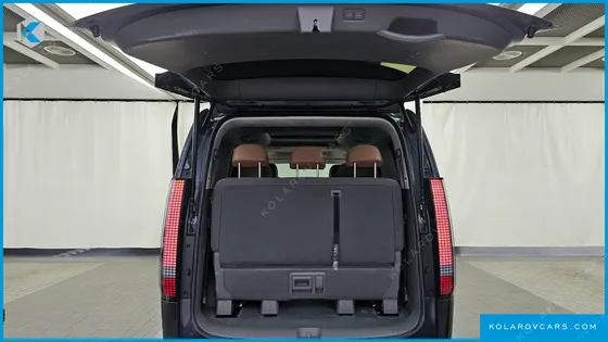 HYUNDAI STARIA 4WD LOUNGE 9-SEATER