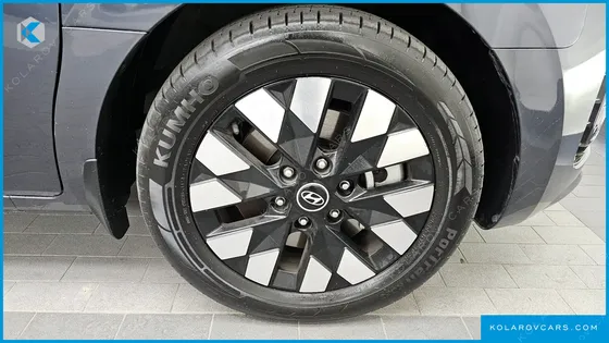 HYUNDAI STARIA 4WD LOUNGE 9-SEATER