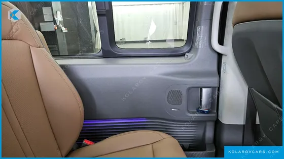 HYUNDAI STARIA 4WD LOUNGE 9-SEATER