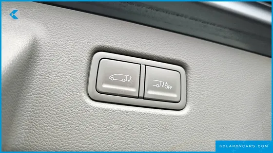HYUNDAI STARIA 4WD LOUNGE 9-SEATER