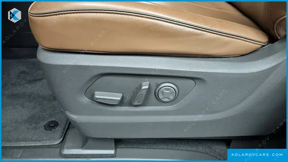 HYUNDAI STARIA 4WD LOUNGE 9-SEATER