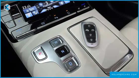 HYUNDAI GRANDEUR LE BLANC