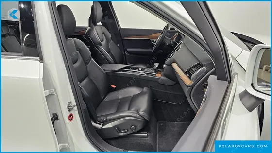 VOLVO XC90 D5 MOMENTUM