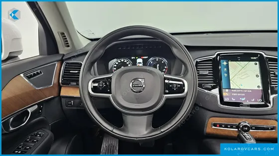 VOLVO XC90 D5 MOMENTUM