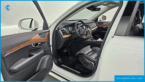 VOLVO XC90 D5 MOMENTUM