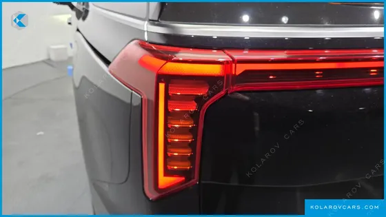 KIA CARNIVAL GASOLINE 7-SEATER SIGNATURE