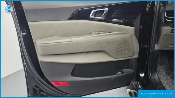 KIA CARNIVAL GASOLINE 7-SEATER SIGNATURE