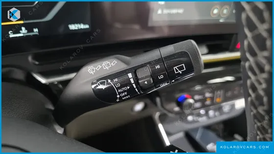 KIA CARNIVAL GASOLINE 7-SEATER SIGNATURE