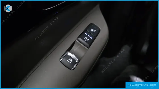 KIA CARNIVAL GASOLINE 7-SEATER SIGNATURE