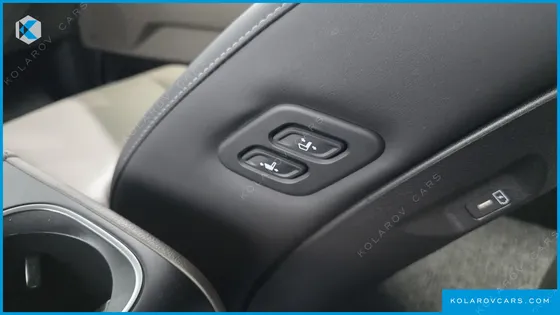 KIA CARNIVAL GASOLINE 7-SEATER SIGNATURE