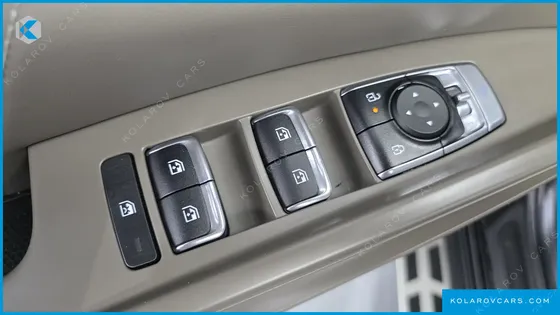 KIA CARNIVAL GASOLINE 7-SEATER SIGNATURE