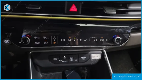 KIA CARNIVAL GASOLINE 7-SEATER SIGNATURE