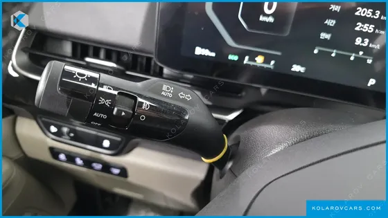 KIA CARNIVAL GASOLINE 7-SEATER SIGNATURE