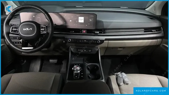 KIA CARNIVAL 7-SEATER OUTDOOR