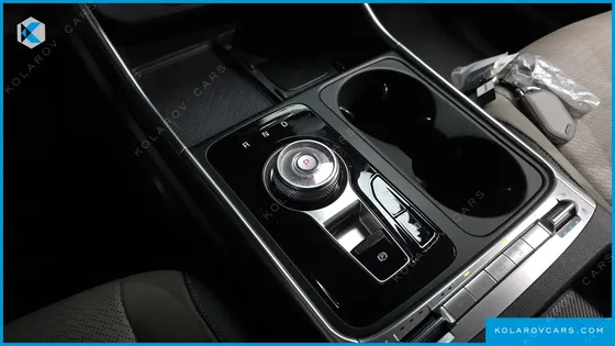 KIA CARNIVAL 7-SEATER OUTDOOR