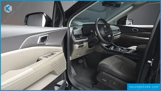 KIA CARNIVAL 7-SEATER OUTDOOR