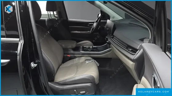 KIA CARNIVAL 7-SEATER OUTDOOR
