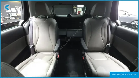 KIA CARNIVAL 7-SEATER OUTDOOR