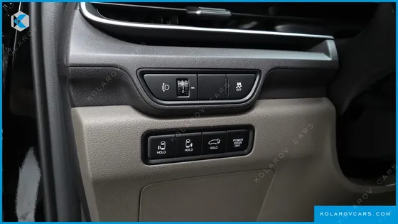 KIA CARNIVAL 7-SEATER OUTDOOR