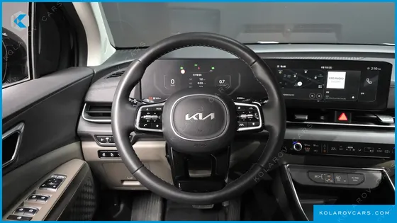 KIA CARNIVAL 7-SEATER OUTDOOR