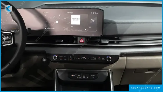 KIA CARNIVAL 7-SEATER OUTDOOR