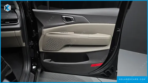 KIA CARNIVAL 7-SEATER OUTDOOR