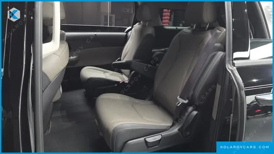 KIA CARNIVAL 7-SEATER OUTDOOR