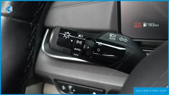 KIA CARNIVAL 7-SEATER OUTDOOR