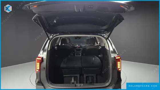 KIA CARNIVAL 7-SEATER OUTDOOR