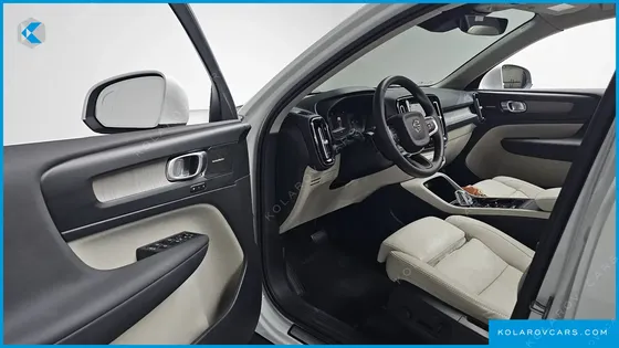 VOLVO XC40 B4 ULTIMATE BRIGHT