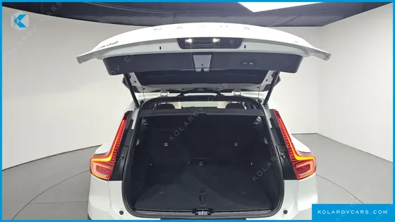 VOLVO XC40 B4 ULTIMATE BRIGHT