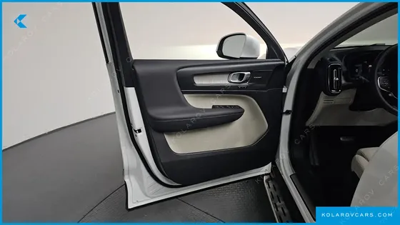 VOLVO XC40 B4 ULTIMATE BRIGHT